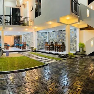 Funwhales Casa de hóspedes Negombo
